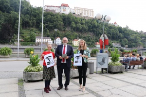 Oberbürgermeister Jürgen Dupper präsentiert neue Veste Oberhaus-App