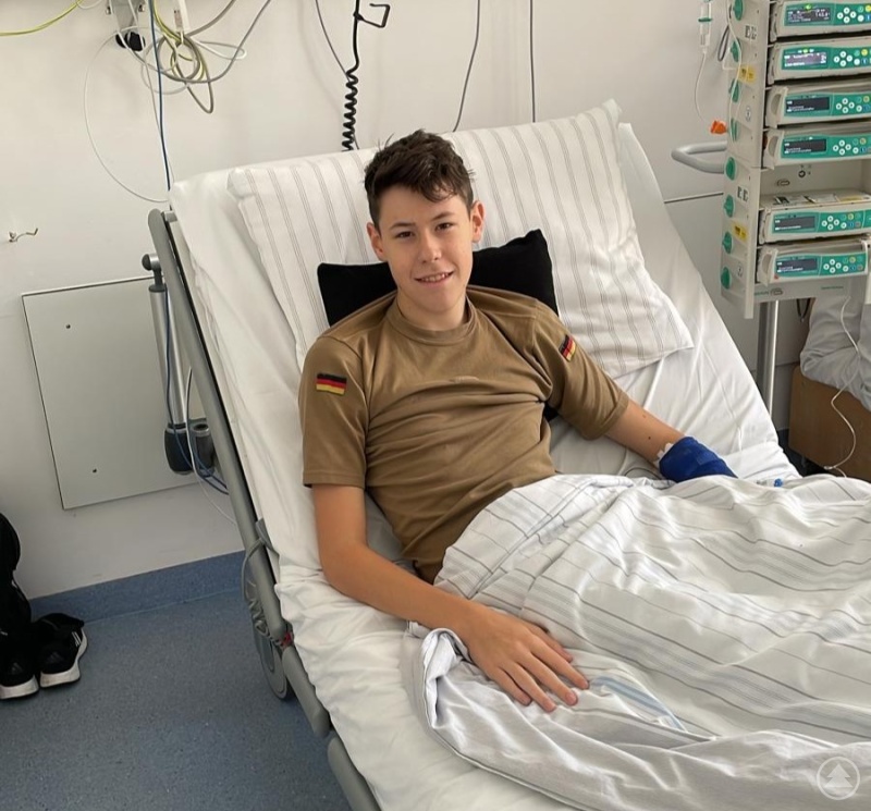 Lukas geht den Schönbergern besonders nahe, weil er aus der Umgebung stammt, hier Familie und Freunde hat und weil ihn viele als engagiert und aktiv kennen. Aber Krebs bedroht sein Leben ebenso wie das vieler anderer mit ähnlicher Diagnose. Lukas ist einer von vielen, für die es sich lohnt, Lebensretter zu werden. Am 14. Oktober besteht dazu Gelegenheit.