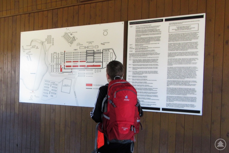 An Schautafeln in den Baracken konnten sich die Schüler über die Lebensbedingungen im KZ Mauthausen informieren