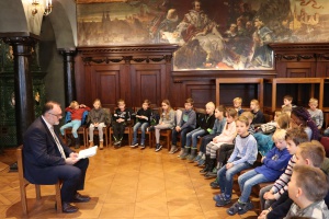 OB Jürgen Dupper empfängt Grubweger Grundschüler zum Vorlesetag 2018