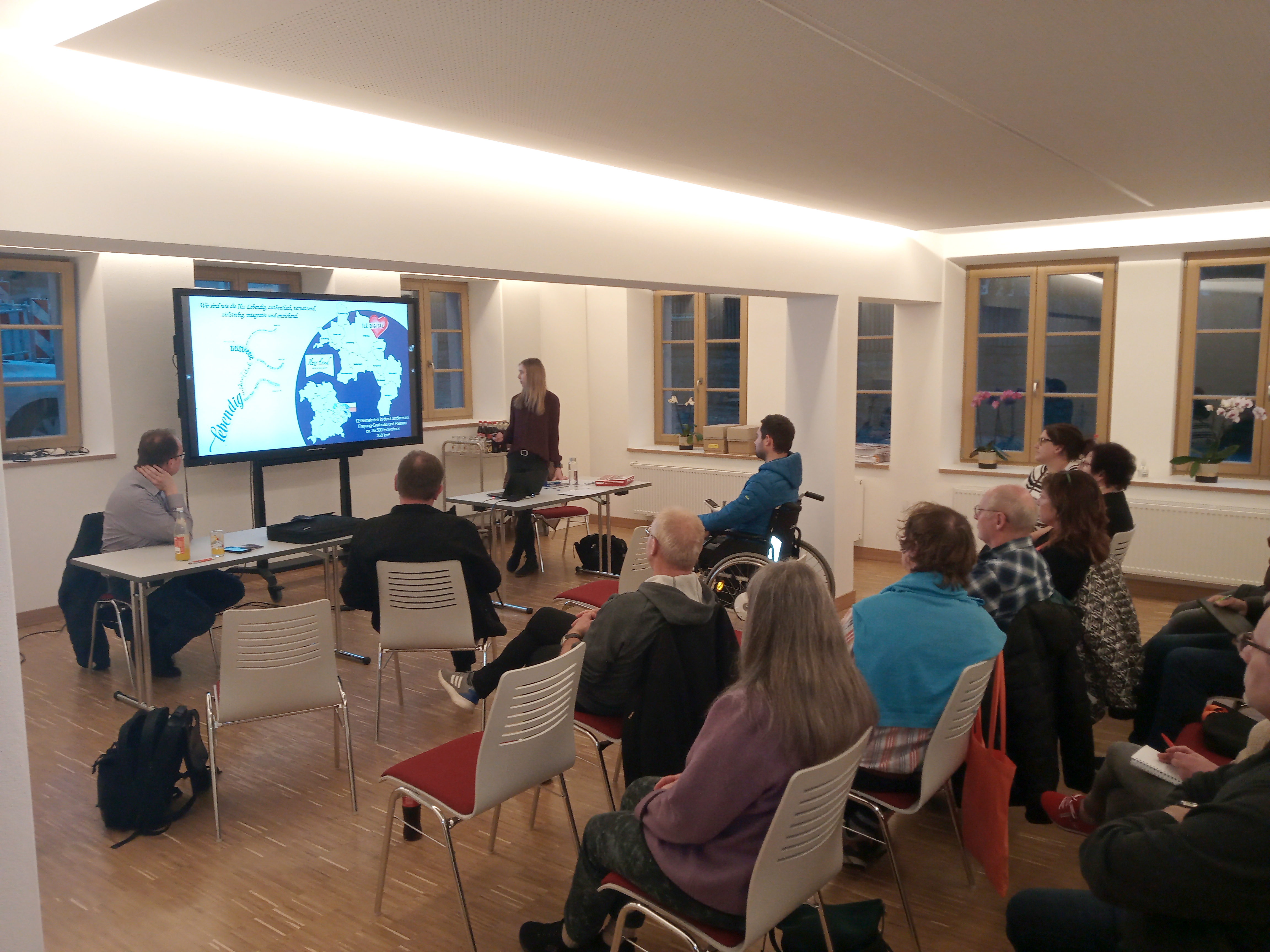 Corina Molz informierte die IT-Paten über das geplante Projekt, Seniorinnen und Senioren beim Umgang mit Internet & Co. zu unterstützen.