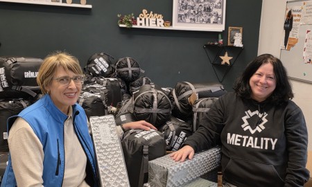 Metal-Fans spenden Schlafs&auml;cke f&uuml;r Obdachlose in Passau
