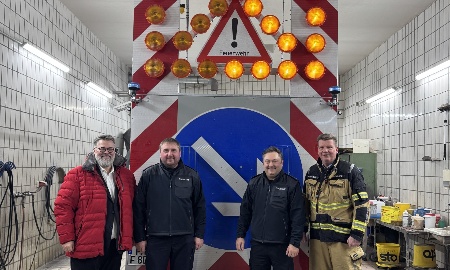 Neuer Verkehrssicherungsanh&auml;nger f&uuml;r die Feuerwehr Haarschedl: Stadt investiert rund 27.000 Euro