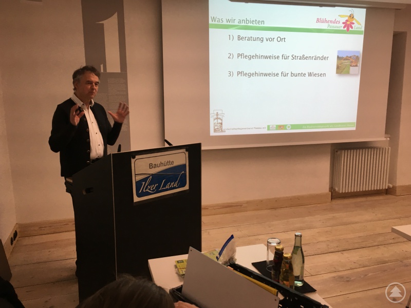 Franz Elender bei seinem engagierten Vortrag vor den Bürgermeistern der Ökomodellregion.