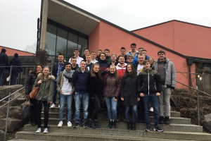 Schüler des LLG beim Gedenkakt für die Opfer des Nationalsozialismus in Passau