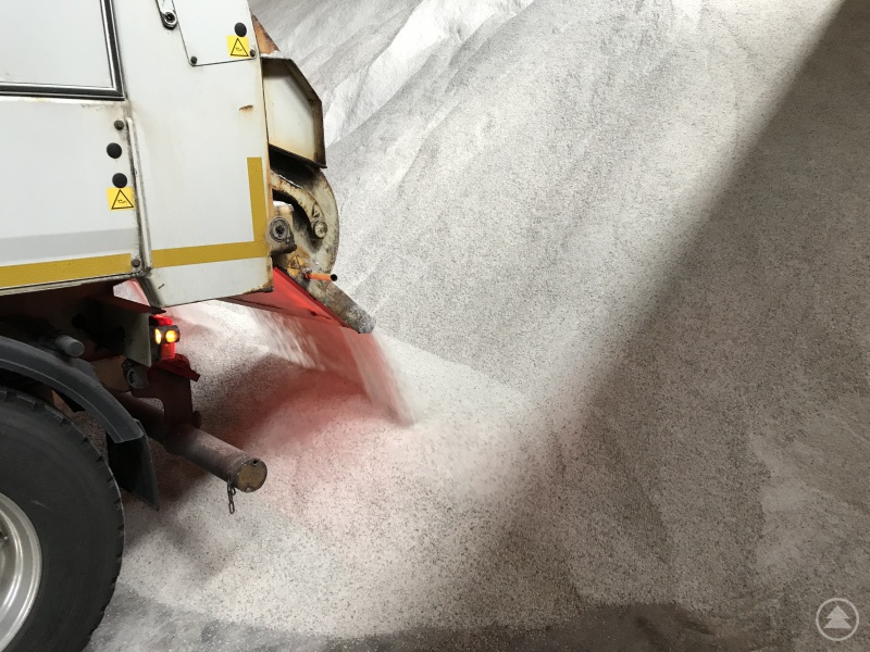 Die Salzlager sind gut gefüllt und die Maschinen gewartet: Der Landkreis Freyung-Grafenau blickt dem anstehenden Winter zuversichtlich entgegen.