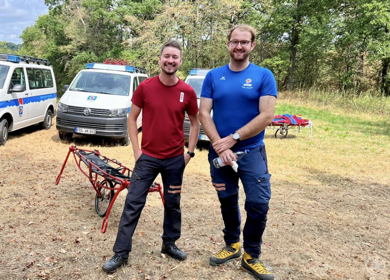 Notfallmedizin: Julian Kasperbauer und Moritz Meves bestanden die Notfallmedizinprüfung der Bergwacht Bayern