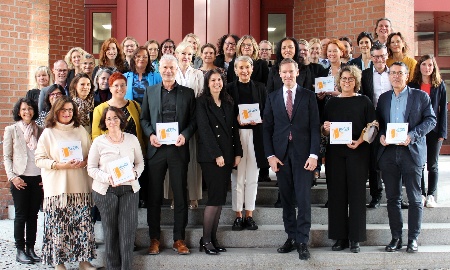 Institut für Hören und Sprache in Straubing als begabungssensible Schule ausgezeichnet