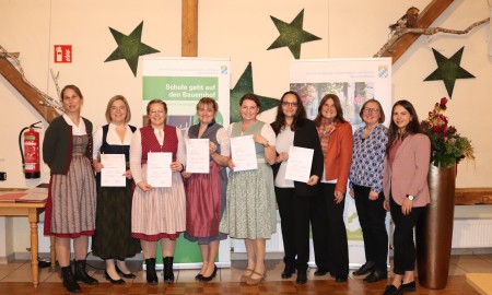 Fünf engagierte Erlebnisbäuerinnen aus Niederbayern erhalten ihre Zertifikate