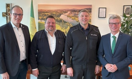 Austausch über Feuerwehr: MdL Martin Behringer, Landrat Bernd Sibler und Kreisbrandinspektion diskutieren neue Herausforderungen