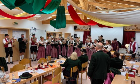 Franz Behringer zum Ehrendirigenten ausgezeichnet