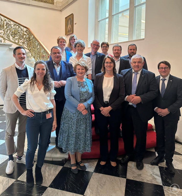 Als verbraucherpolitische Sprecherin der SPD-Bundestagsfraktion übernahm Rita Hagl-Kehl (vorne, 2.v.l.) die Schirmherrschaft für die Veranstaltung.