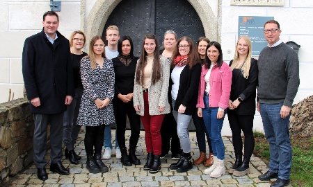 Landratsamt qualifiziert Angestellte: Neun engagierte Beschäftigte bilden sich weiter