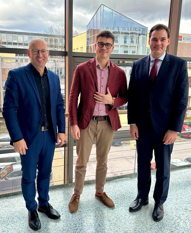 Auch hier Landrat Sebastian Gruber (v.r.n.l.) mit stellvertretender Kreishauptmann des Bezirks  Südböhmen Frantisek Talir und Geschäftsführer der EUREGIO Kaspar Sammer. 