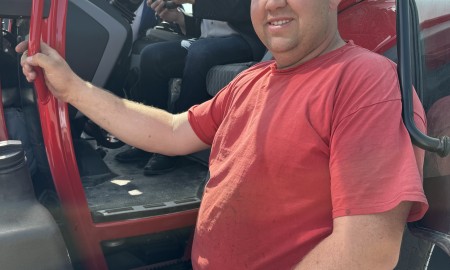 Landtagsabgeordneter Martin Behringer besucht Landtechnik Brunnhölzl: Einblick in die Landmaschinenbranche und regionale Wirtschaftslage