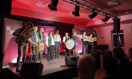 Brettl-Spitzen bringen KuK in Schönberg zum Beben!