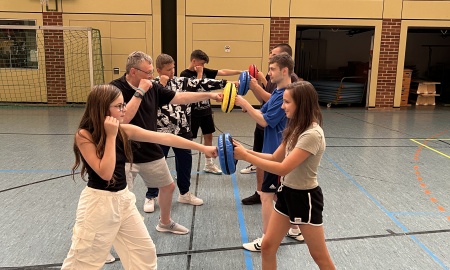Karate-Projekt begeistert Schüler der Mittelschule am Nachmittag