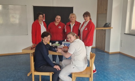 Zukunftsorientierte Pflegeausbildung:Lea Lichtenauer absolviert einen Teil Ihrer Ausbildung zur Pflegefachfrau  beim BRK Kreisverband Freyung-Grafenau