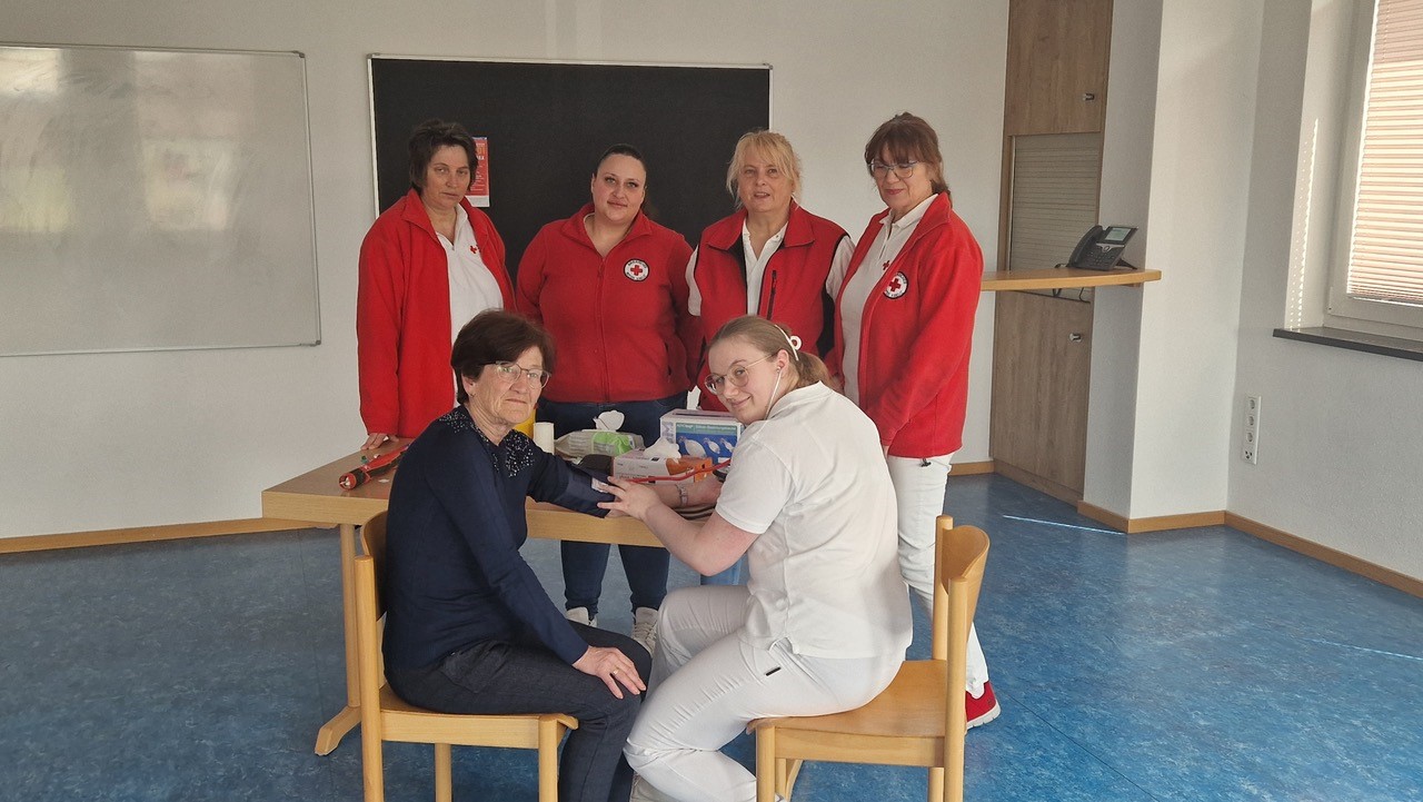 Lea Lichtenauer absolviert einen Teil Ihrer Ausbildung zur Pflegefachfrau beim BRK Kreisverband Freyung-Grafenau