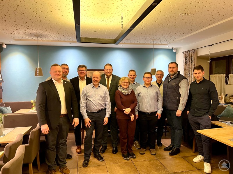 Bei der Jahreshauptversammlung des CSU Ortsverbandes Haus i. Wald (Grafenau) wurde neu gewählt. V.L. Stadtrat, stv. CSU OV Haus i. Wald und MU-Kreisvorsitzender Stefan Behringer, Christian Reimeier, Ehrenbürger Franz Greipl, Stefan Markovic, JU-Kreisvorsitzender Christoph Weishäupl, stv. FU OV Inge Behringer, CSU OV Haus i. Wald Alexander Schrank, Jonas Höcker, 2. Bürgermeister Max Riedl, Stadtrat Tobias Neumann, JU OV Sebastian Schrank Bei der Jahreshauptversammlung des CSU Ortsverbandes Haus i. Wald (Grafenau) wurde neu gewählt. V.L. Stadtrat, stv. CSU OV Haus i. Wald und MU-Kreisvorsitzender Stefan Behringer, Christian Reimeier, Ehrenbürger Franz Greipl, Stefan Markovic, JU-Kreisvorsitzender Christoph Weishäupl, stv. FU OV Inge Behringer, CSU OV Haus i. Wald Alexander Schrank, Jonas Höcker, 2. Bürgermeister Max Riedl, Stadtrat Tobias Neumann, JU OV Sebastian Schrank