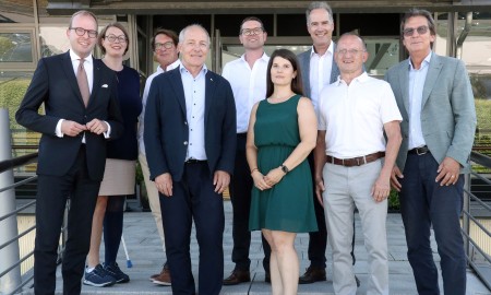 IHK-Präsidium tagt bei Greipl GmbH in Grafenau