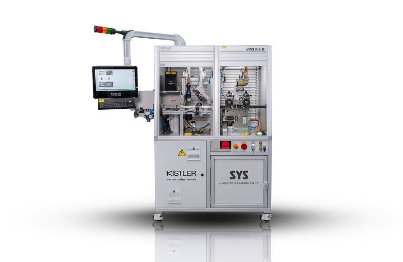 Nahaufnahme eines metallischen Stanzteils, auf dessen Oberfläche eine gut erkennbare Lasermarkierung eingraviert wurde.