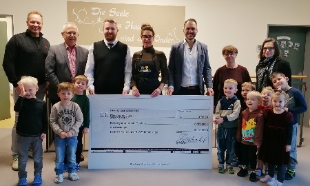 Gemeinsame Spendenaktion: 1.000 Euro f&uuml;r den Kindergarten St. Agatha in Aidenbach