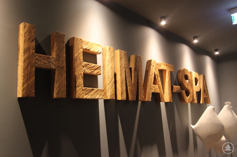 "Stylisch Bayerisch" heißt das neue Konzept im Hotel "Bodenmaiser Hof", seit dem Umbau des Vier-Sterne-superior-Hotels im Ortskern von Bodenmais erholen sich die Gäste unter anderem im neu gestalteten Wellnessbereich, dem "Heimat-Spa".