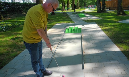 Endlich wieder Minigolf im Deggendorfer Stadtpark! So spielt sich die 18-Loch-Anlage