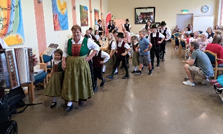 Generationen Café mit Trachtenverein Immergrün Wotzdorf