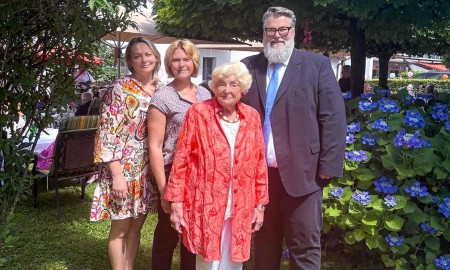 Sommerfest im Seniorenstift Heiliggeist bringt Lebensfreude in den Garten