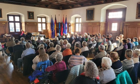 Fulminantes Senioren-Konzert mit Ehepaar Daumerlang im Historischen Rathaussaal Deggendorf
