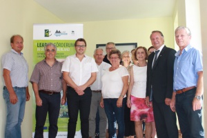 Weltgrößte Synthetik-Eisfläche für Regens Eishalle