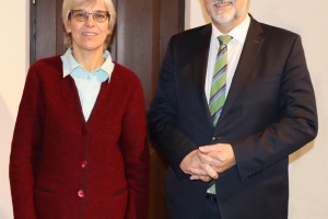 Pfarrerin Ulrike Häberlein verabschiedet  sich von OB Jürgen Dupper