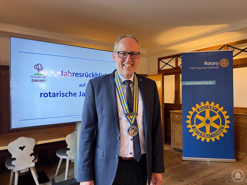 Der bisherige Präsident des Rotary Club Freyung-Grafenau Dietmar Attenbrunner machte einen Rückblick über sein Präsidentenjahr 2023/2024.
