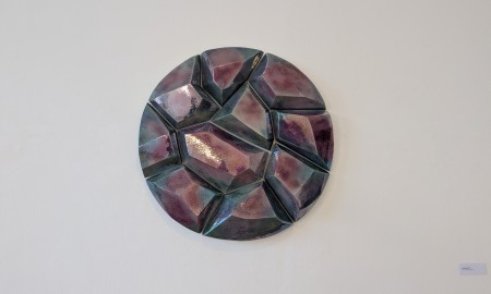 „ECHOS“, die Ausstellung: Wo Ton, Porzellan und Licht miteinander sprechen