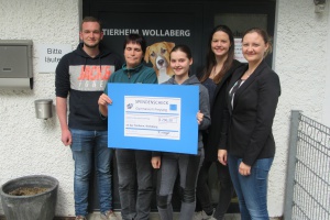 Gymnasiasten aus Freyung spenden an das Tierheim Wollaberg