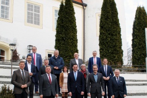 Hand in Hand für die Wirtschaft in Niederbayern