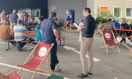 Gründungsszene trotz dem schlechten Wetter