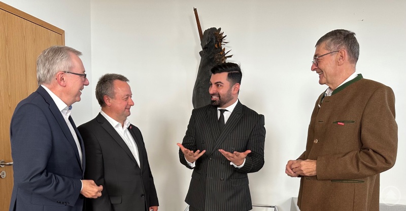 Sie wollen den Gesprächsfaden verstärken: Handwerkskammerpräsident Dr. Georg Haber, MdB Muhanad Al-Halak, HWK-Vizepräsident Christian Läpple und Hauptgeschäftsführer Jürgen Kilger (von rechts).