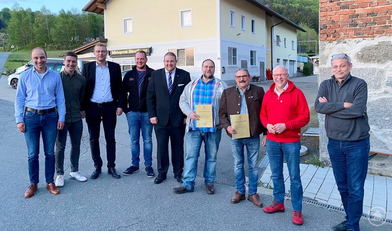 Jubilare und Neumitglieder: (v. links n. rechts) Stadtrat Dr.-Ing. Sebastian Weber (Wahlleiter), Florian Freund, 3. Bürgermeister Christoph Endl, Daniel Seidl, 1. Vorsitzender Christoph Weishäupl, Peter Bartsch, Otto Christoph, Herbert Dachs-Machatschek und Christoph Gingl.