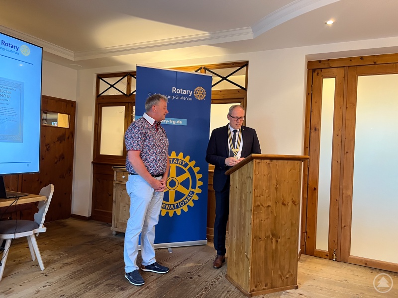 Für seine Verdienste in der Ukraine-Hilfe wurde Winfried Stadler ein Paul Harris Fellow verliehen.