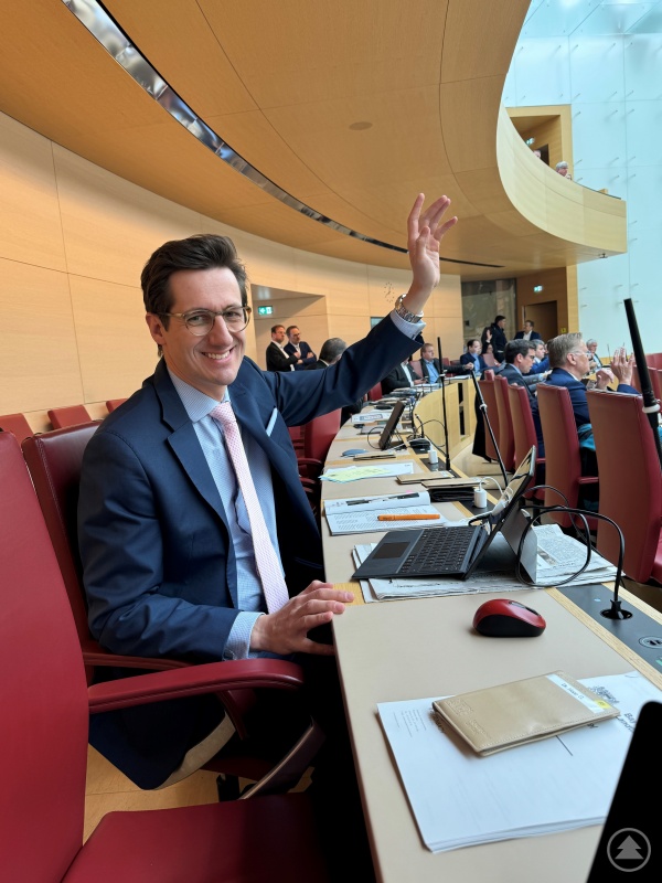 Die Vollversammlung des Landtags hat es heute beschlossen: Aus dem Probebetrieb wird ein Dauerbetrieb. „Ein Meilenstein für den öffentlichen Personennahverkehr in der Region!“ freut sich MdL Dr. Stefan Ebner. Der Abgeordnete hat das Projekt stark unterstützt.