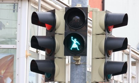 Kn&ouml;delwerferin-Ampel: Deggendorfer Kultfigur steuert jetzt die Fu&szlig;g&auml;nger