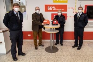Stadt Passau stattet Löschfahrzeuge mit Defibrillatoren aus
