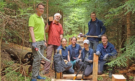 Umweltpraktikanten engagieren sich für Barrierefreiheit