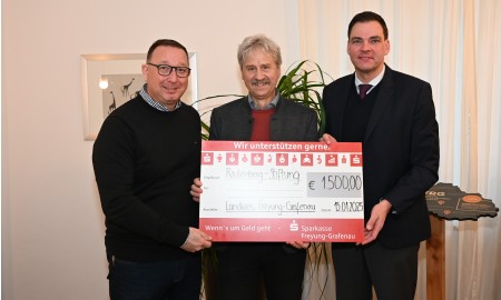 Mitarbeiter des Landratsamts spenden 1500 Euro