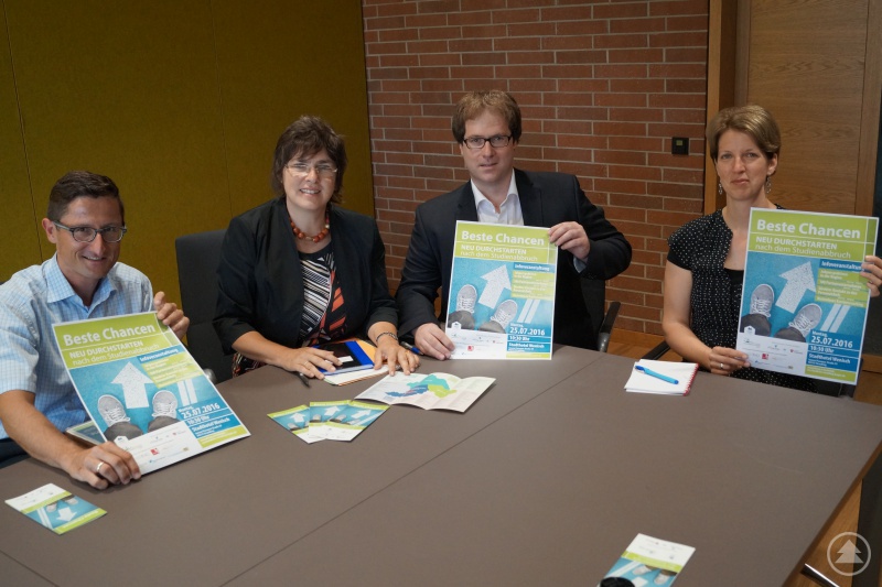 Freuen sich über den gelungenen Projektstart: die Regionalmanager Prof. Dr. Markus Lemberger (Landkreis Cham), Rita Kienberger (Straubing-Bogen), Stephan Lang (ARBERLAND REGio GmbH) und Tanja Seubert (Stadt Straubing) (von links nach rechts)