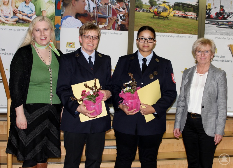 Landrätin Rita Röhrl und Bürgermeisterin Josefa Schmid