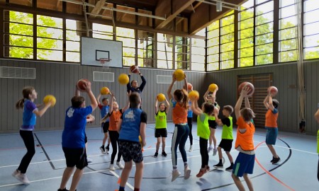 Basketballcamp begeistert Grundschulkinder in Spiegelau